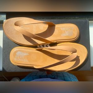 Sorel flip sandals NEW size 8